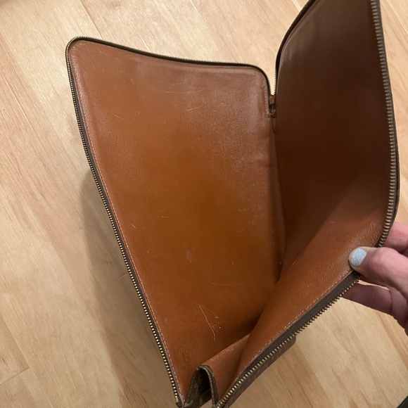 Authentic Louis Vuitton Monogram Document Laptop Case - Picture 8 of 15